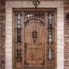 Uși de intrare exterior clasice și moderne din lemn masiv la comanda