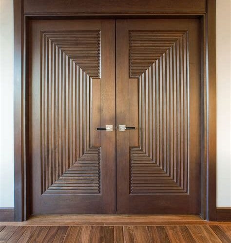 usa interior Uși de interior clasice si moderne din lemn masiv la comandă